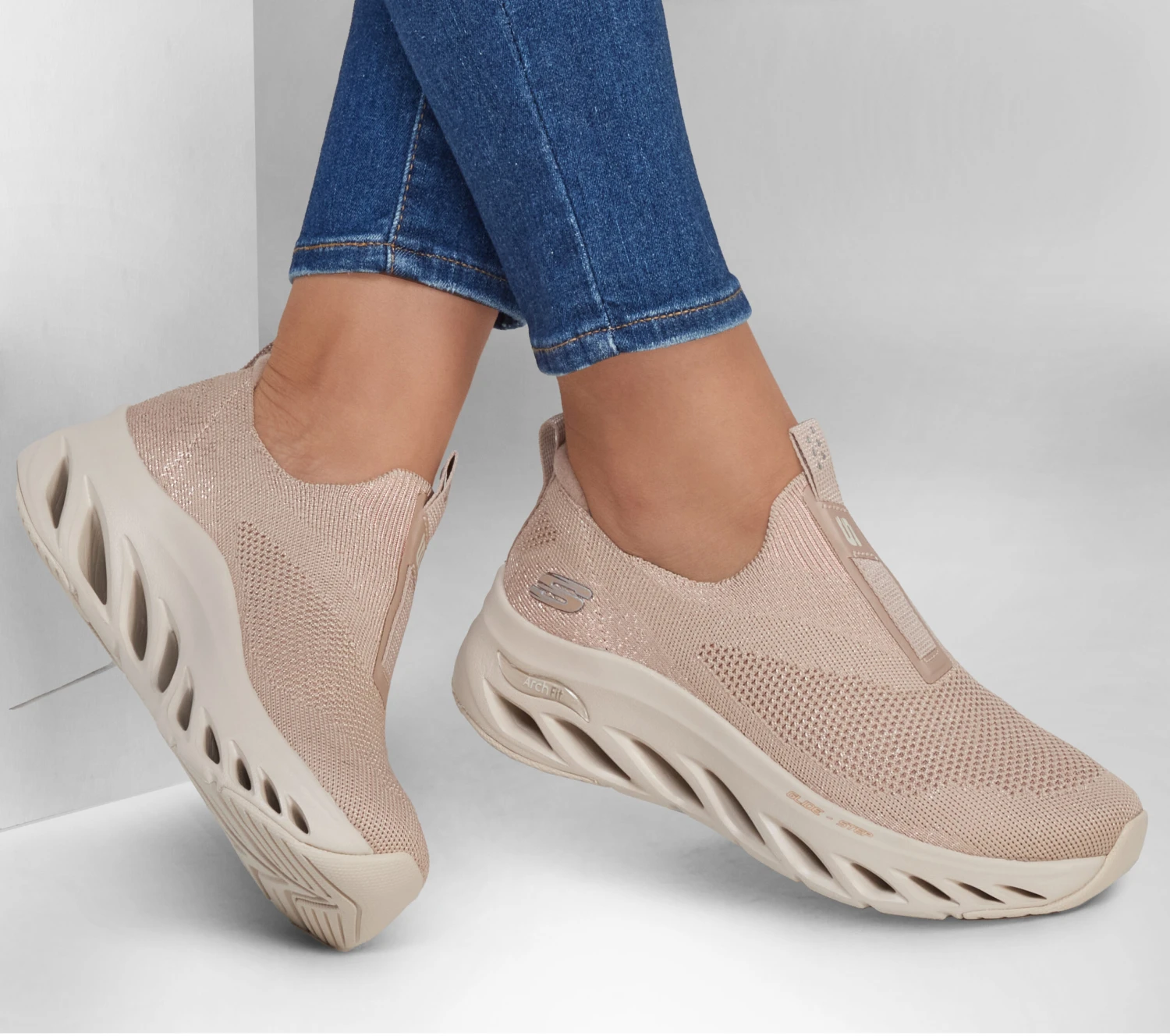 Skechers Arch Fit Glide-Step - Dazzling Step 2 Skechers Arch Fit Glide-Step - Dazzling Step - Image 2